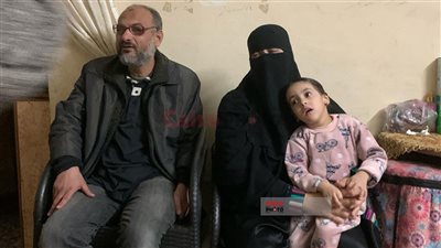 مؤذن مسجد ببورسعيد يستغيث لعلاج ابنته المصابة بضمور المخ 