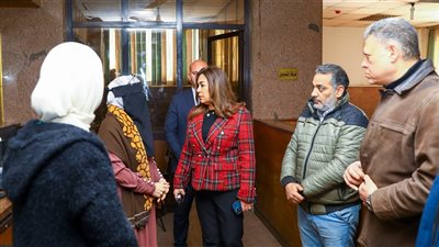 وزيرة التنمية المحلية تعنف قيادات بولاق الدكرور بسبب النظافة والإشغالات: المنظر دا مينفعش.. ورئيس الحي يصل متأخرًا