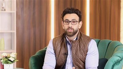 ادعت سيره خلفها ومضايقتها.. سائق الإعلامي إبراهيم فايق يحرر محضرا ضد سيدة