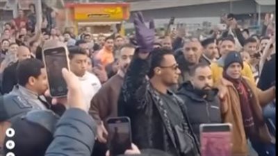 زحام شديد من المواطنين حول محمد رمضان خلال تصوير برنامجه برمسيس| بث مباشر 