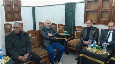 الفنان حسن منصور أول الحاضرين بعزاء شقيق الناقد طارق الشناوي| بث مباشر 