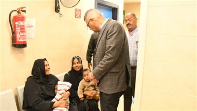 محافظ أسوان يجري زيارة مفاجئة لوحدة طب أسرة أبو الريش للاطمئنان على منظومة العمل والخدمات المقدمة