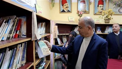 عاوز أطمن على ولادي.. محافظ المنيا يفاجئ المدارس بسمالوط لمتابعة سير العملية التعليمية| صور وفيديو 