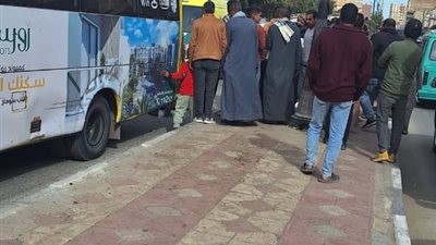 مصرع وإصابة 7 أشخاص في تصادم أتوبيس خاص وسيارتي أجرة بسوهاج| أسماء