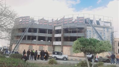جهاز الشروق يزيل دورا كاملا لأحد المولات التجارية لمخالفته شروط التعاقد