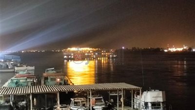 شحوط باخرة في مياه النيل ببني سويف.. ومحاولات لتعويمها