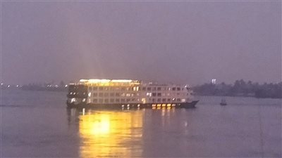 محاولات لإعادة تعويم الباخرة النيلية الشاحطة بنيل بني سويف | بث مباشر