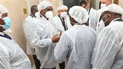 عقب مباحثاته مع الرئيس السيسي.. رئيس زامبيا يتفقد معهد الأمصال واللقاحات البيطرية بوزارة الزراعة 