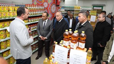 محافظ المنيا خلال تفقد معرض أهلا رمضان: الدولة تعمل على توفير السلع الأساسية بأسعار مخفضة