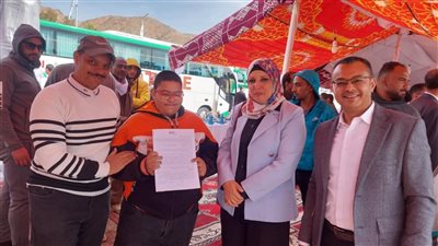 خلال الاحتفال بذكرى استرداد طابا.. محافظ جنوب سيناء يسلم 20 عقد عمل لذوي الهمم بالمحافظة