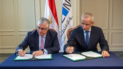 باستثمارات 120 مليون دولار.. أرغلو نيتينج توقع عقد إنشاء مصنع ملابس بالقنطرة غرب الصناعية