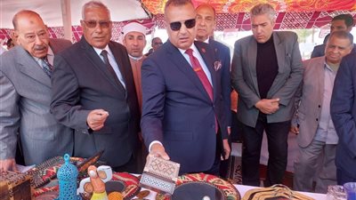 محافظ جنوب سيناء يفتتح معرض الحرف اليدوية والتراثية بمدينة طابا ويشيد بالمرأة السيناوي