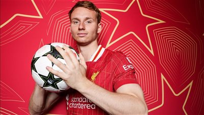 لاعب برينتفورد: سأكون كاذبًا إذا قلت إني لا أحلم بالعودة إلى ليفربول