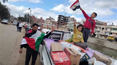 مسافة السكة.. أهالي الحامول بكفر الشيخ يجمعون 100 طن مواد غذائية لأهالي غزة | صور 