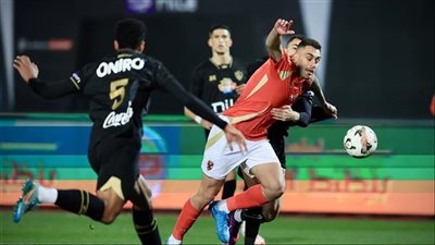 بعد تحمل رابطة الأندية تكلفة تعيين أجنبي.. الأهلي يترقب إعلان اتحاد الكرة حكم مباراة القمة 