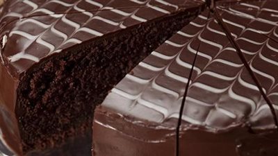 طبق حلو مميز في رمضان.. طريقة تحضير كيك الفانيليا بالزبدة والكاكاو| فاجئي أسرتك