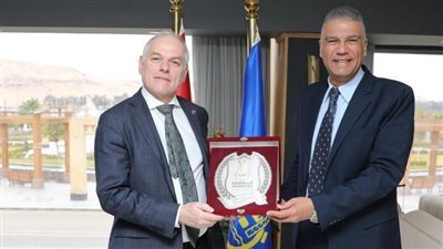 محافظ أسوان يبحث تعزيز التعاون مع السفير الأسترالي في عدد من المجالات التنموية