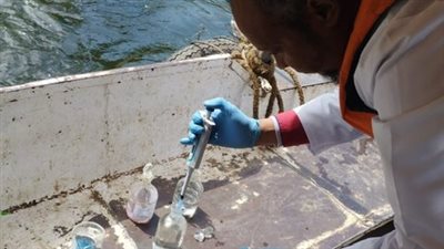 كسر مفاجئ بخط صرف صحي رئيسي في الحبيل يهدد بانقطاع المياه عن الأقصر