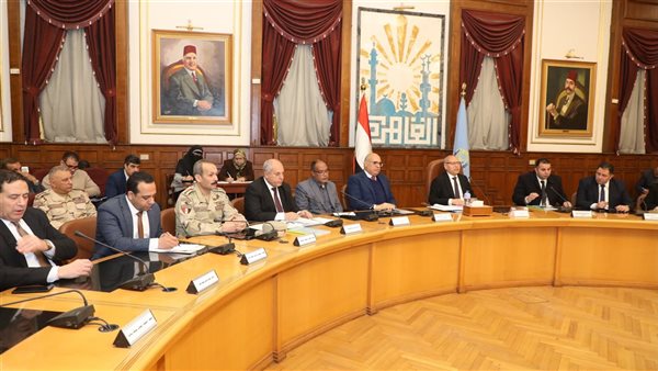 محافظ القاهرة خلال