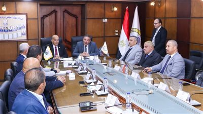 هيئة ميناء دمياط تبرم عقد تقديم خدمات بيئية متكاملة مع شركة نهضة مصر