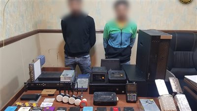 تُعيد بث القنوات المشفرة.. ضبط شخصين لاتهامهما بإنشاء محطة بث تليفزيوني غير مرخصة بالإسكندرية