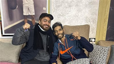 قلب أخوك يا تيمو.. تامر حسني يزور إبراهيم شيكا لاعب نادي الزمالك السابق بعد تبنيه علاجه 