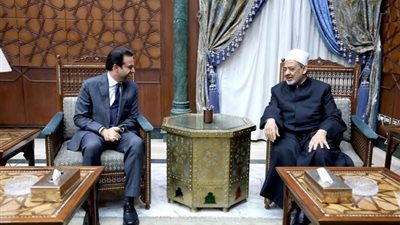 شيخ الأزهر يستقبل المستشار محمد عبدالسلام الأمين العام لحكماء المسلمين بمشيخة الأزهر اليوم