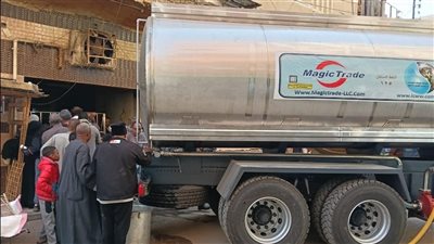 شركة مياه الشرب بالأقصر توفر سيارات مياه بعد كسر مفاجئ في خط الصرف الصحي بالحبيل