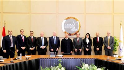 وزير الصناعة يشهد توقيع مذكرة تفاهم لإطلاق أول مشروع لتخريد السفن بمصر