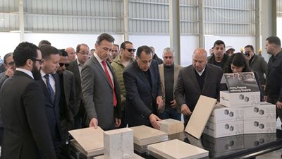 رئيس الوزراء يفتتح توسعات مصنع شركة سي بورد لتصنيع مواد البناء