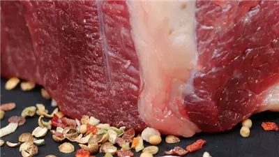 تسبب أمراضا مزمنة.. لحوم يُحذّر الخبراء من تناولها يوميًا