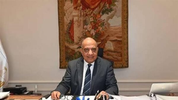 الدكتور محمود عصمت-