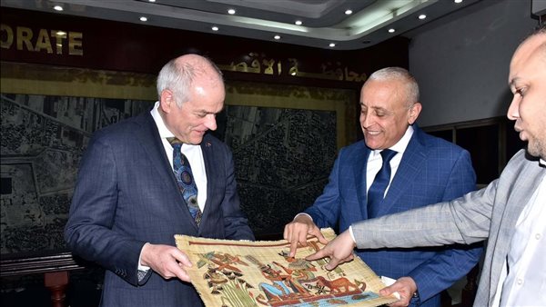 محافظ الأقصر والسفير