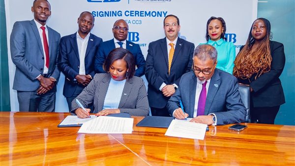 جانب من التوقيع