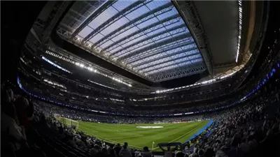 بيريز يتفق مع إنفانتينو على إقامة نهائي كأس العالم 2030 في ملعب سانتياجو بيرنابيو