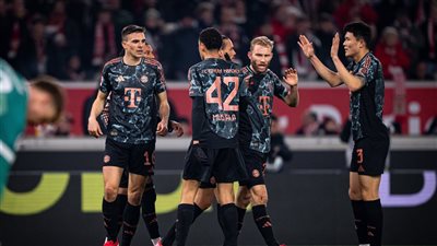 بايرن ميونخ يفلت من فخ شتوتجارت ويضربه بثلاثية في الدوري الألماني