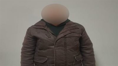 مشادة تنتهي بالضرب.. سائق أحد برامج النقل الذكي يعتدي على راكبة بالتجمع