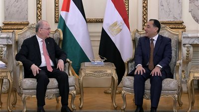 رئيس الوزراء يلتقي نظيره الفلسطيني لاستعراض ملامح خطة التعافي المبكر وإعادة إعمار غزة
