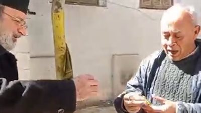 راعي كنيسة الروم الأرثوذكس بدمياط يوزع فوانيس رمضان: ببقى مبسوط وأنا بشارك المسلمين فرحتهم| بث مباشر