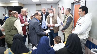 وزير الصحة يصرف مكافأة لمدير مستشفى الهلال.. ويرصد تدنيا بالبنية التحتية لطوارئ شبرا العام