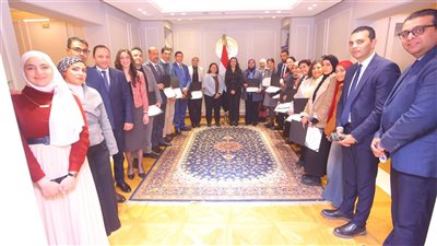 وزيرة التضامن تكرم فريق عمل مركز استقبال أبناء وبنات العاملين بديوان الوزارة بالعاصمة | صور