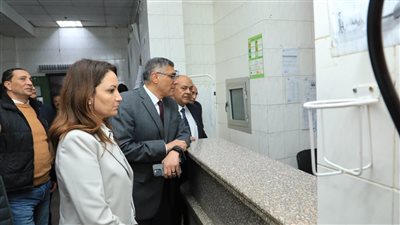 محافظ الجيزة يفاجئ مستشفى الوراق المركزي للتأكد من وجود الأطقم الطبية والتمريض بورديات قبل الإفطار| خاص