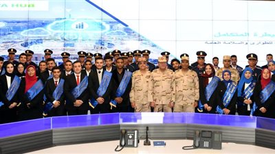القوات المسلحة تنظم زيارة لوفد من الإعلاميين وطلبة الأكاديمية العسكرية والجامعات لمركز السيطرة