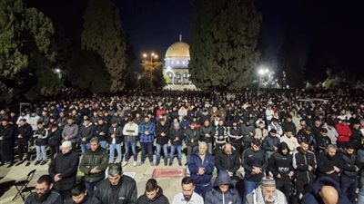 75 ألف فلسطيني يؤدون صلاتي العشاء والتراويح في المسجد الأقصى