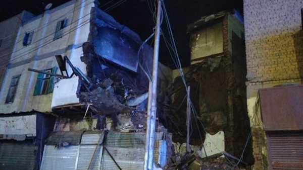 انهيار منزل بعد تعرضه