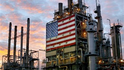 إدارة معلومات الطاقة تتوقع انخفاض مخزونات الوقود في أمريكا عام 2026