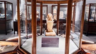 المتحف المصري بالتحرير يعرض تمثال فريد من الألباستر | صور 