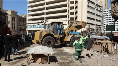 بدء أعمال تنفيذ المرحلة الأولى من تطوير سوق العتبة في الموسكي | بث مباشر