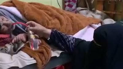 مريضة سرطان ترعى زوجها طريح الفراش بالإسماعيلية: عمري ما هسيبه وبدعي ربنا يقويني على خدمته| بث مباشر