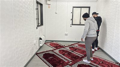 من مختلف الأديان.. مانشستر يونايتد يفتتح غرفة للصلاة في أشهر ملاعبه